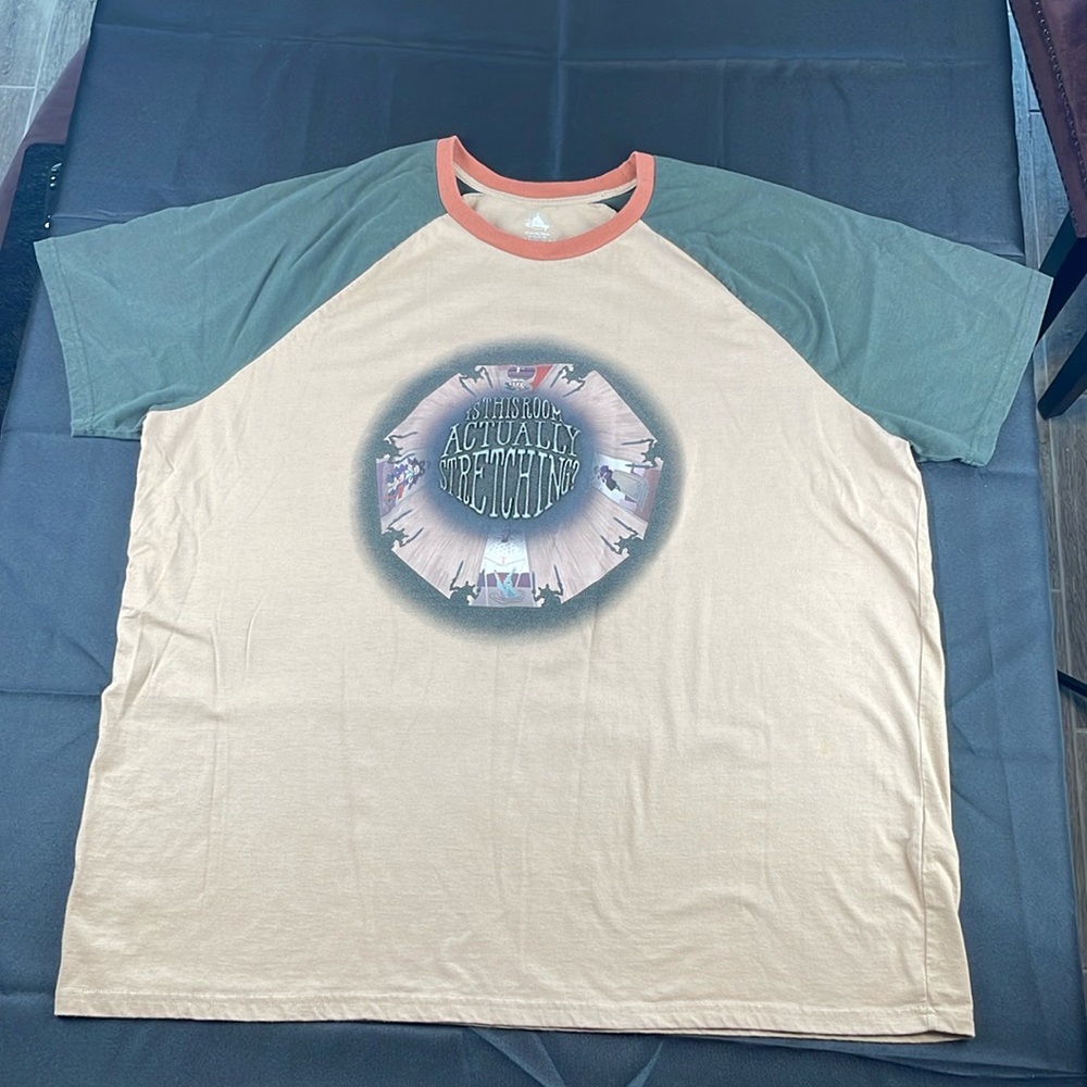 Disney Haunted mansions T-shirt men’s size XXL IsThis Room Actually Stretching?